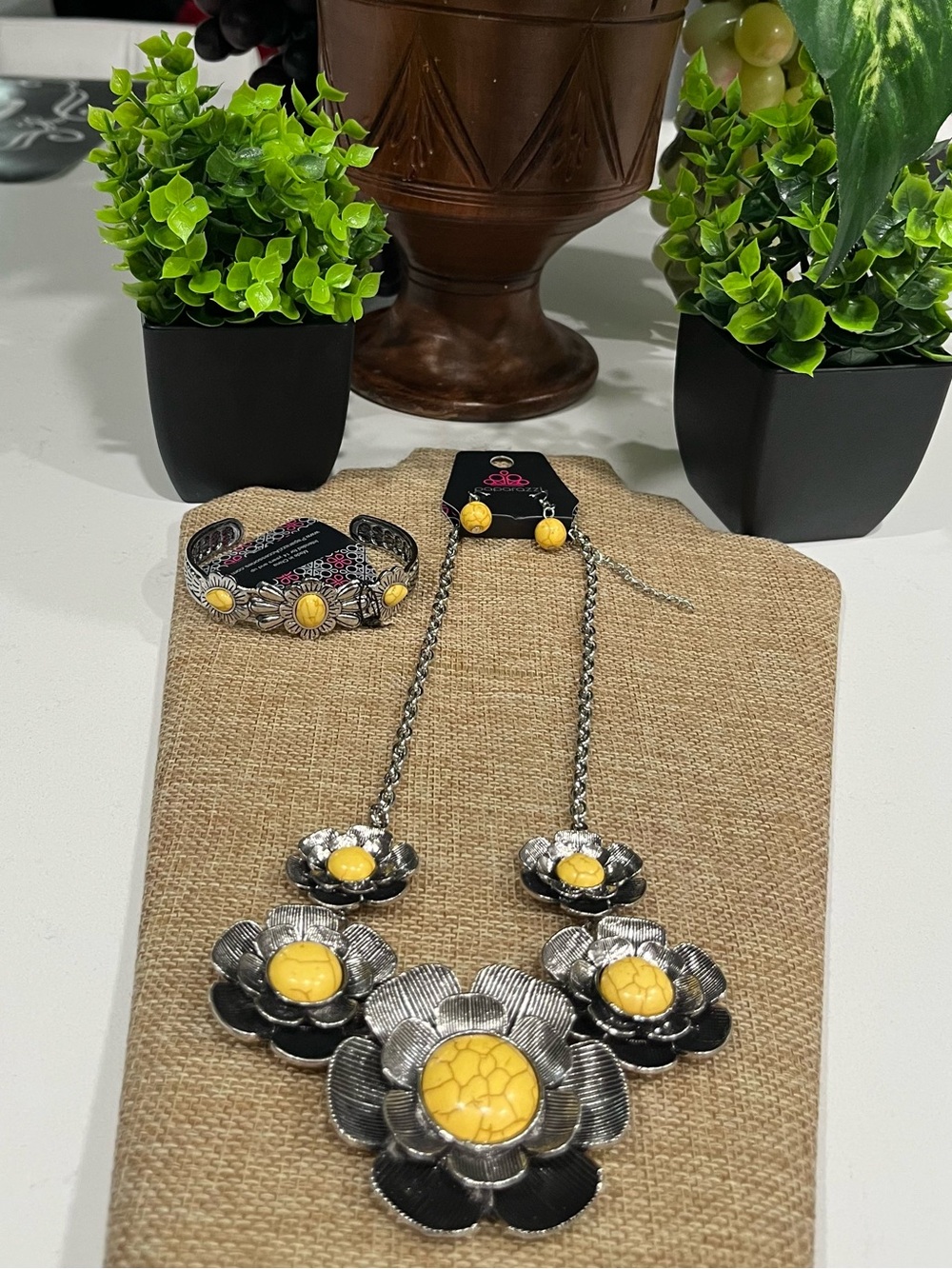 paparazzi Antiqued Silver-Tone Floral Necklace with Yellow Centers